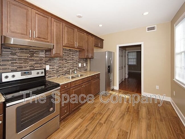 Photo - 126 Logan St