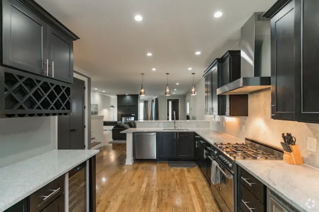 Building Photo - 1715 14th Ave S Rental