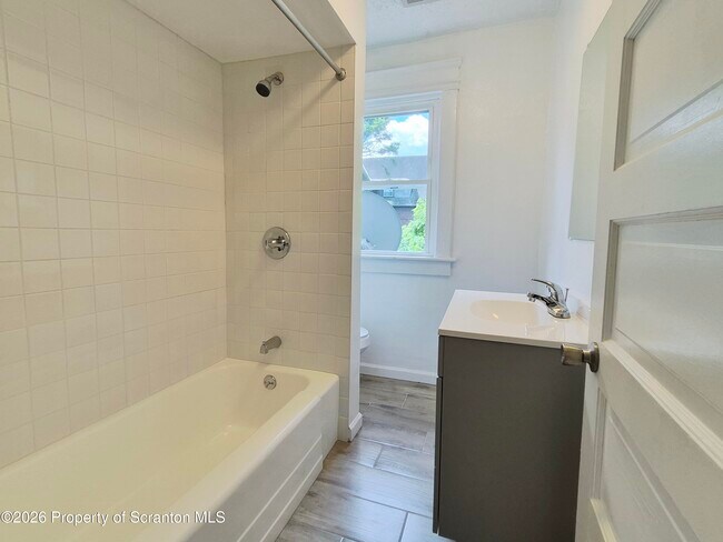 Photo - 215 Taft St