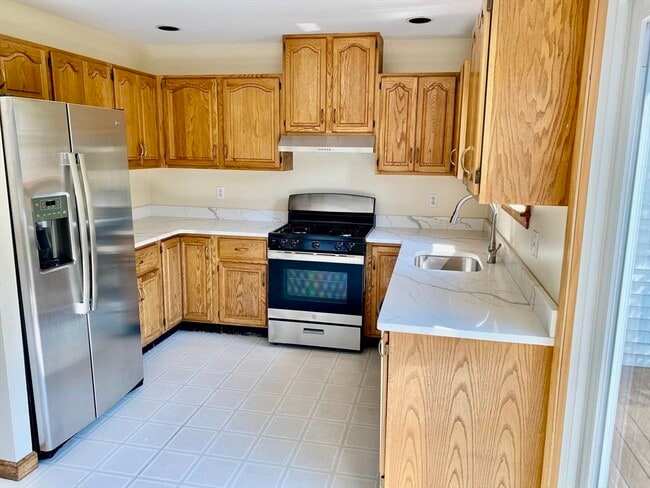 Building Photo - 16 Central St