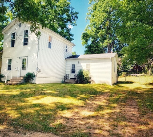 Building Photo - 822 Foote St