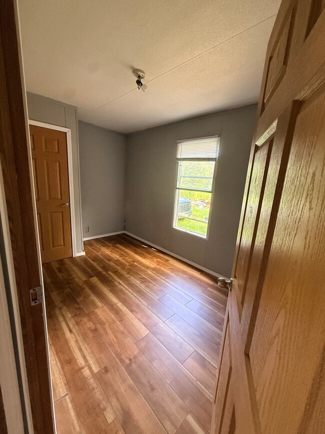 Photo - 1085 Ridge Rd