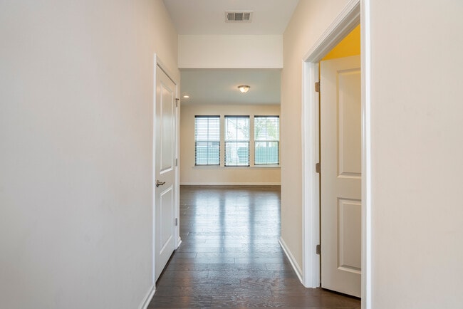 Photo - 503 Waybridge Way