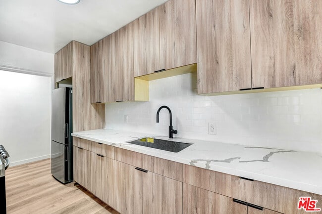 Photo - 308 S Reeves Dr Unidad 310C