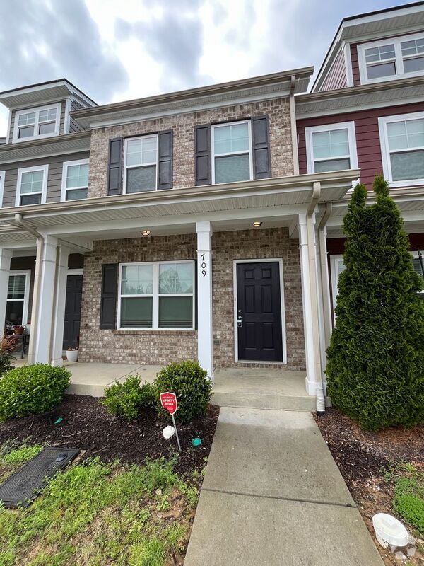 Building Photo - 709 Bradburn Village Way Rental