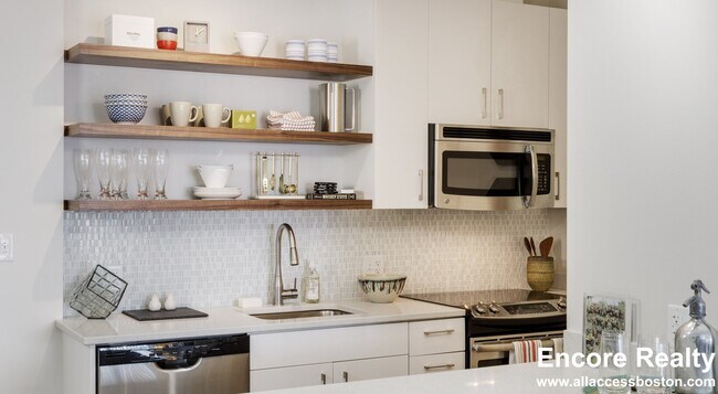 Photo - 240 Sidney St