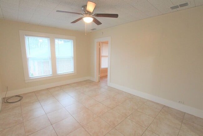 Photo - Tour Today! Cozy 2 Bedroom, 1 Bath Duplex ...
