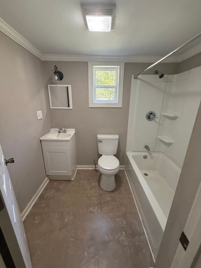 Photo - 112 East St E