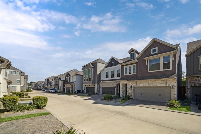 Building Photo - 10961 Hewitt Cliff Ln