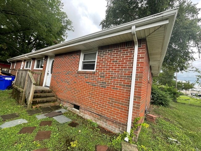 Building Photo - Coleman Place Duplex Quick Possession Rental
