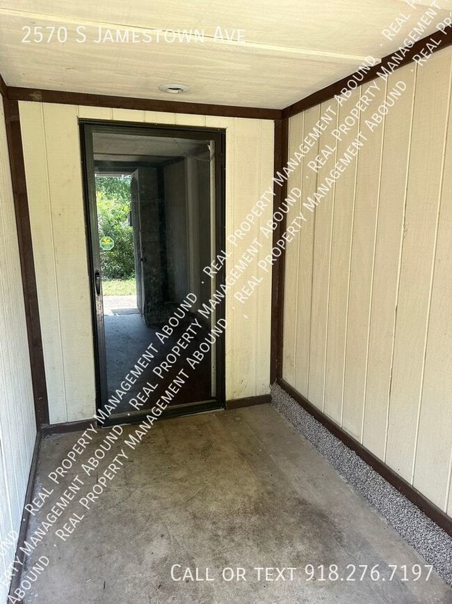 Photo - 2570 S Jamestown Ave