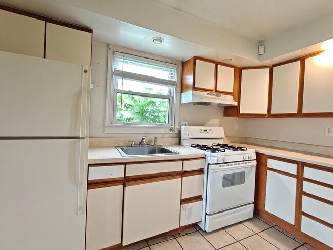 Photo - 444 Colonial Rd