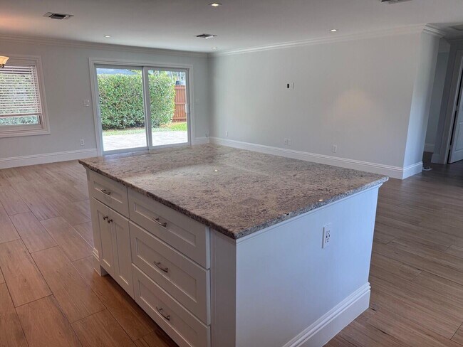 Photo - 1611 Treemont Ave