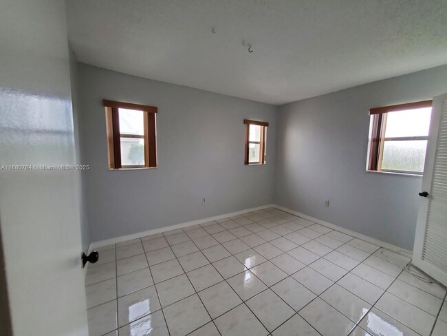 Photo - 8280 Sunrise Lakes Blvd Unidad 301