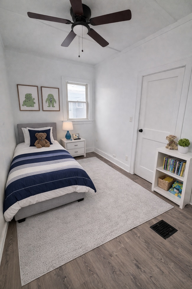 Photo - 504 W 29th St Unit Apt 2