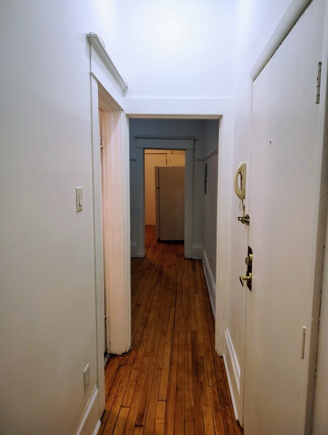 Building Photo - 362 Friel St Unit 3