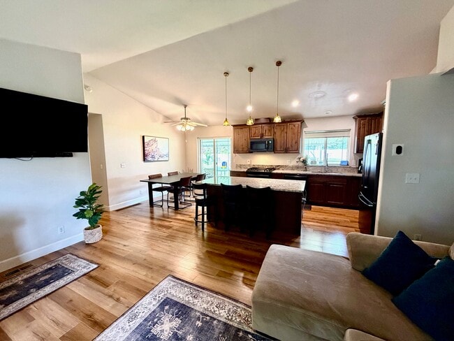 Photo - 1321 E Elderberry Cir