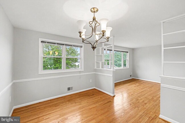 Photo - 7014 Dower House Rd