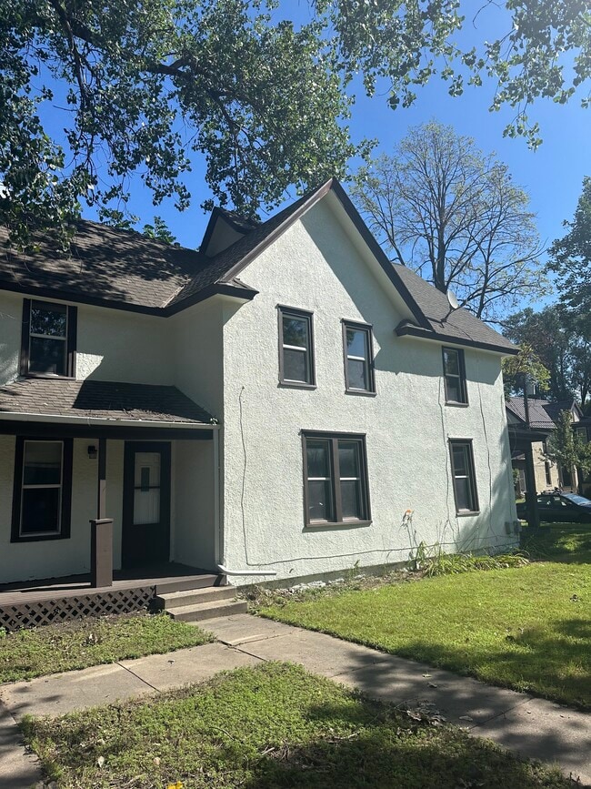 Photo - 2300 Madison St NE Unidad Duplex  One