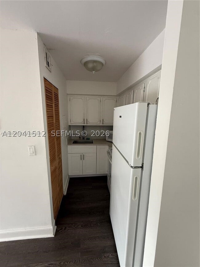5199 NW 7th St Unit 111