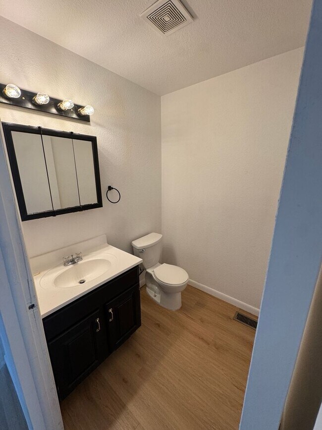 Photo - 1605 Boston St