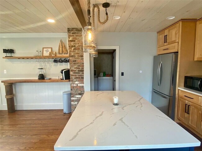 Photo - 11 S Baptist St