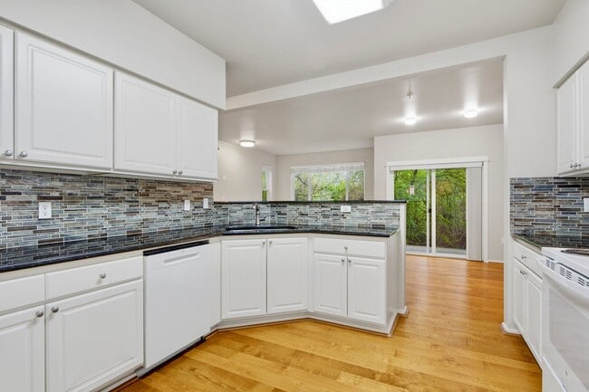 Photo - 2009 196th St SE