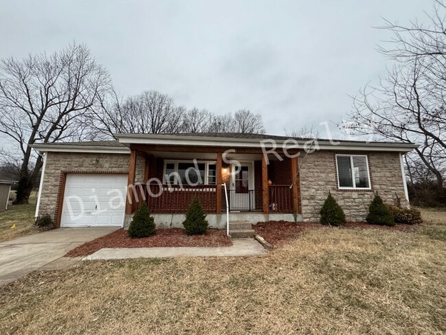 Building Photo - Gorgeous 2 Bedroom Home Available Early July - Great Location!