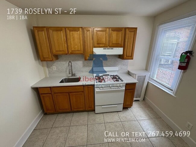Photo - 1739 Roselyn St Unit 2F