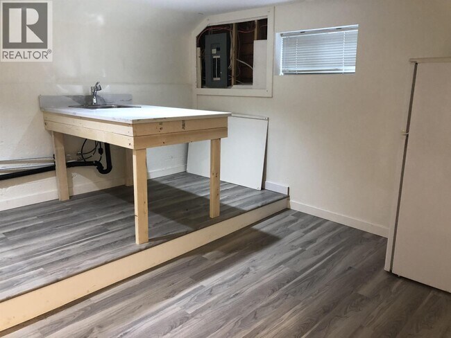 Photo - 4136 Gilpin Crescent