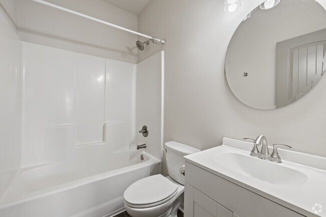 2BR, 2BA - 900SF - Bathroom 2