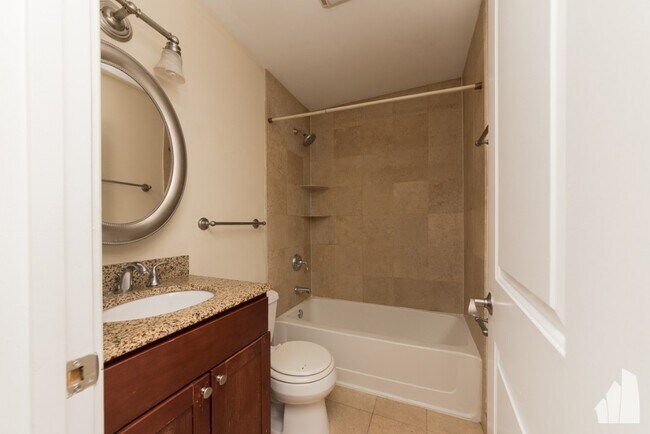 625 W Wrightwood Ave