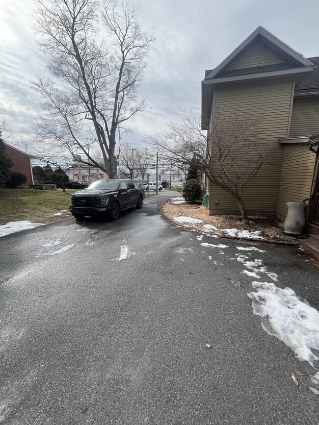 Photo - 4276 Division Hwy