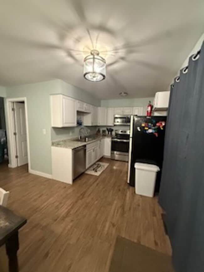 Building Photo - 1600 Avenue E Unit 4