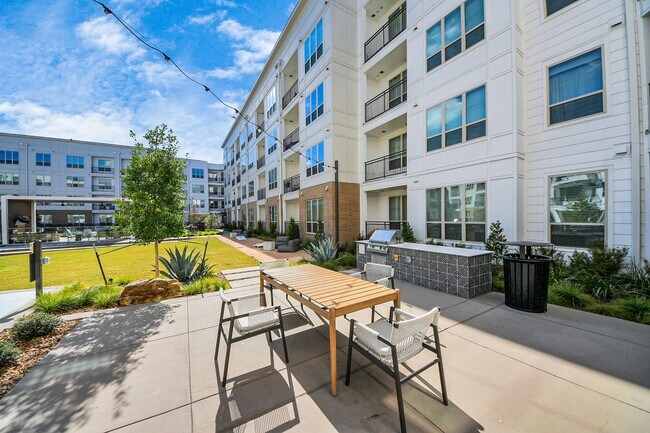 Photo - 15635 Memorial Dr Unit 276