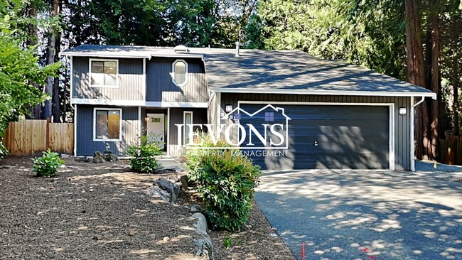 Charming 3-bedroom single-family home with... - Charming 3-bedroom single-family home with...