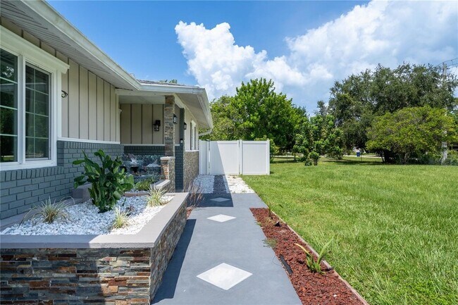 Photo - 2140 Pinehurst St