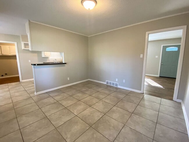 Photo - 3 bed, 2 bath near Yale and Raleigh Millington Rd in Raleigh / $250 gift card offer with 12/31/25...