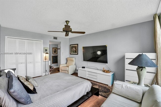 Photo - 3970 Oaks Clubhouse Dr Unit 302