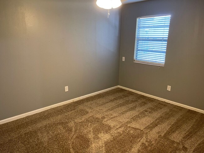 Building Photo - Botany Townhomes Unit 1415 E