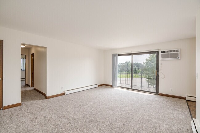 2BR, 1BA - 868SF - Town Terrace Apartments