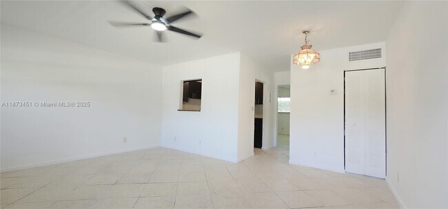 Building Photo - 304 NW 30th Ct Unit 102 Rental