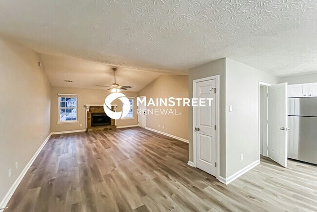 Photo - 3 Bedroom Pet-Friendly Home in Jonesboro, GA with Main Street Renewal