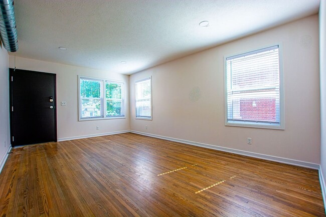 Building Photo - 116-118 N 32nd Avenue Unit 116 N 32nd Avenue #1