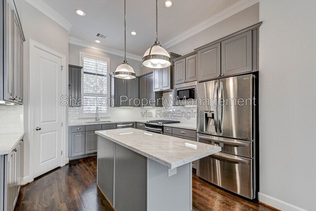 Building Photo - 1215 W 24th St