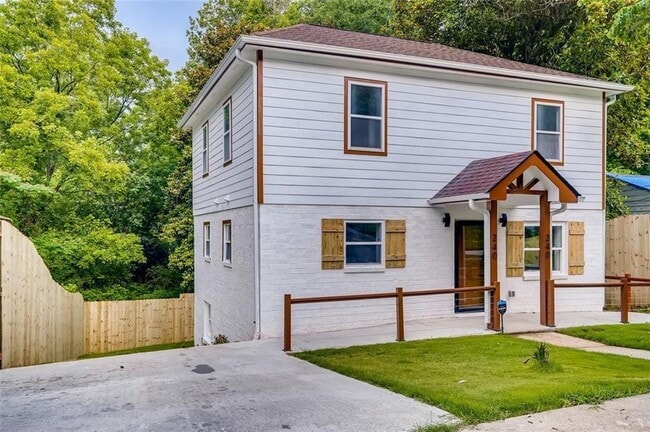 Photo - 240 Holly Rd NW