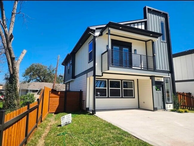 Building Photo - 1002 Natchez Ave