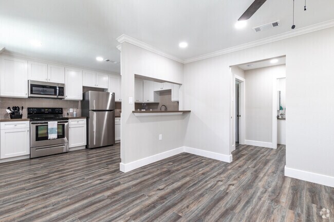 1 BR, 1 BA - 750SF Living Room