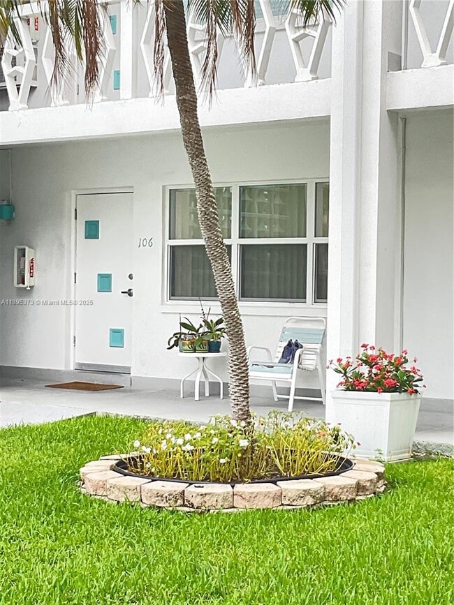 Photo - 419 Golden Isles Dr Unidad 106