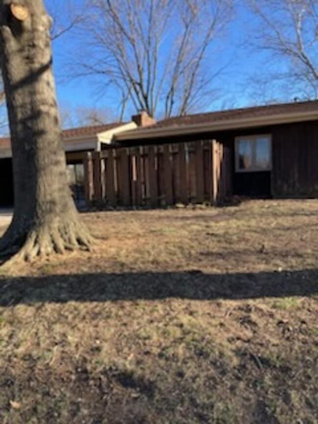 Building Photo - 3707 SW 29th Terrace Unit 2